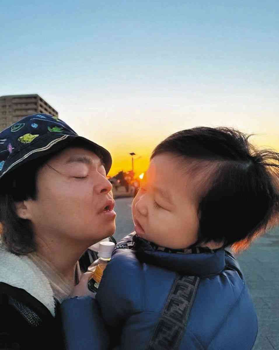 『東海オンエア』しばゆー、約1年半ぶりインスタ 子どもと初日の出の写真に「おかえり!待ってたよー」とファン 昨年9月に離婚を公表