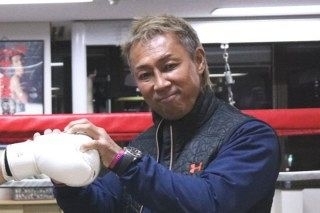 【独自】元ボクシング世界王者の薬師寺保栄容疑者を現行犯逮捕　20代女性を物干しざおで殴った疑い