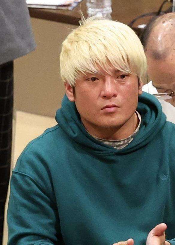 「情報量が多い!?」初場所7日目は土俵下に有名人ずらり 大物・小室哲哉、常連俳優に、有名プロレスラーの姿も「今日は豪華やな」