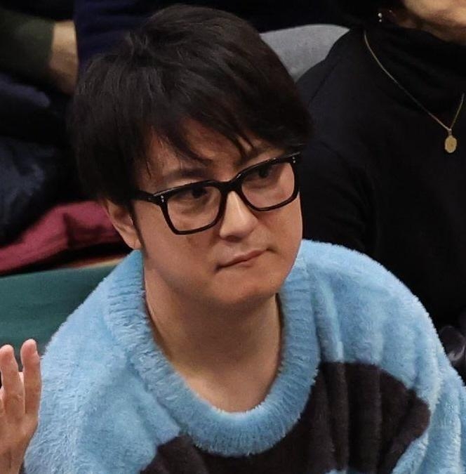「情報量が多い!?」初場所7日目は土俵下に有名人ずらり 大物・小室哲哉、常連俳優に、有名プロレスラーの姿も「今日は豪華やな」