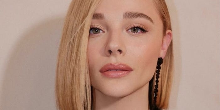 米女優クロエ・モレッツ、同性恋人との婚約指輪公開 デート写真も披露 - モデルプレス