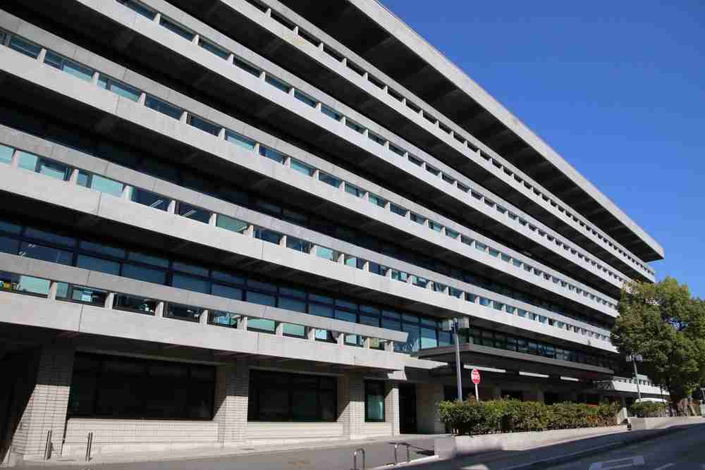 母の口テープでふさいだ疑い　搬送後に死亡、56歳女逮捕（共同通信） - Yahoo!ニュース