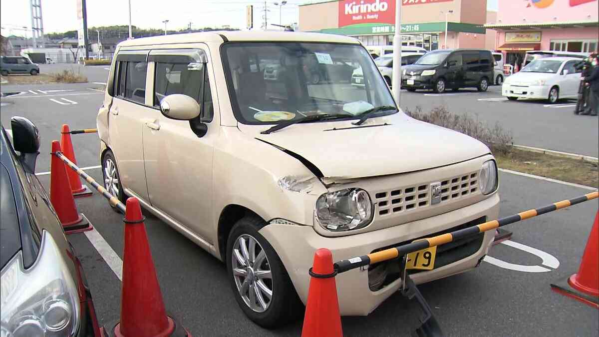 高齢女性運転の車暴走、男女6人が搬送…商業施設駐車場で