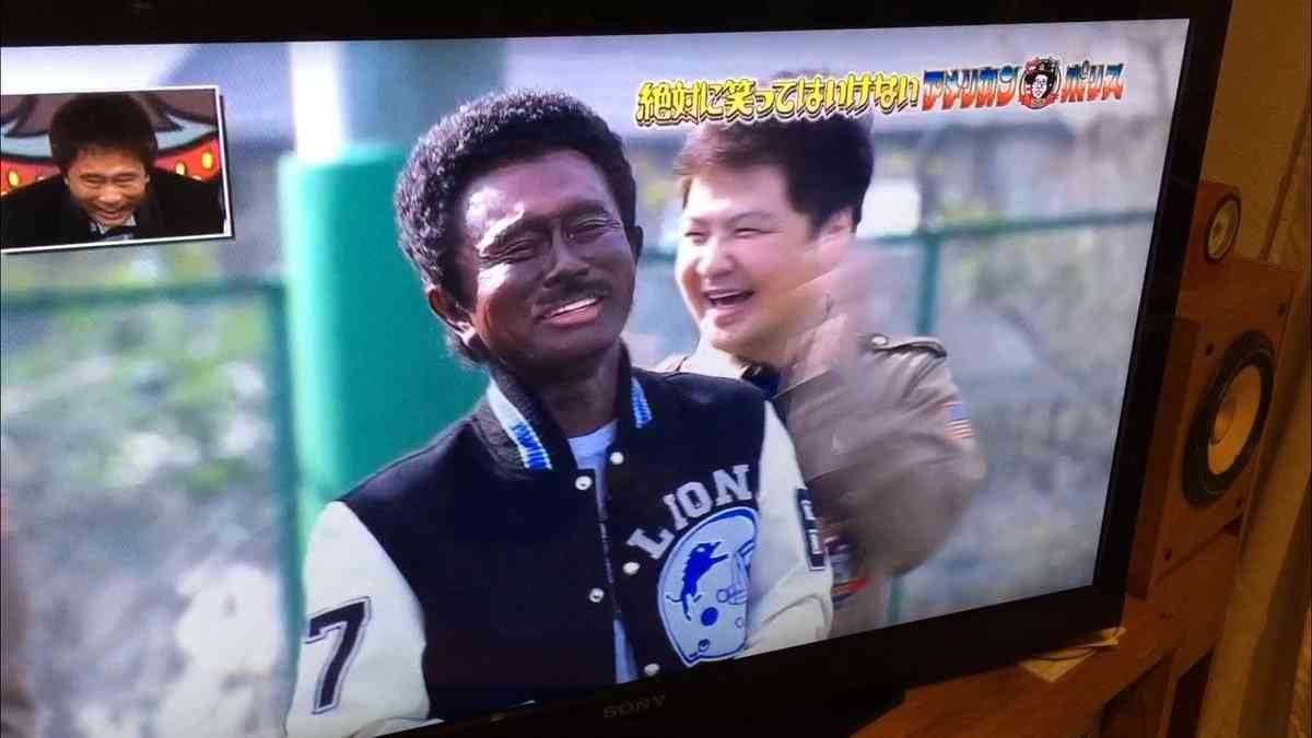 笑ってはいけない浜田の「黒人メイク」が黒人差別だと黒人外国人が大激怒！