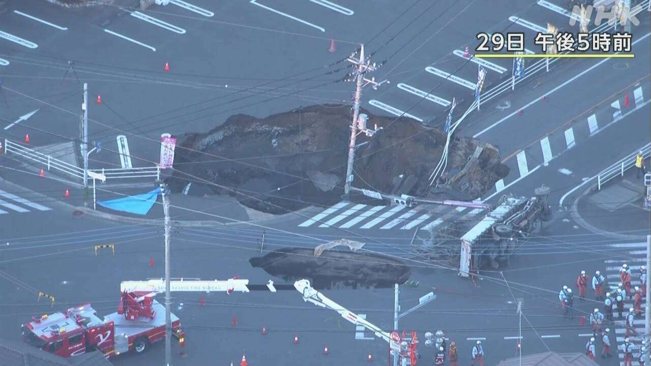 埼玉 八潮 道路陥没 トラック転落 救助活動難航の理由は 復旧見通し立たず 陥没範囲広がり2次災害のおそれ | NHK | 埼玉県