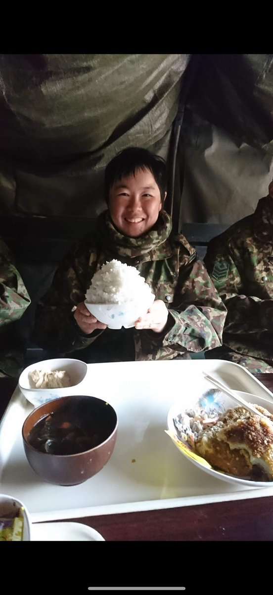 やす子「私は痩せていた」陸上自衛隊時代の写真投稿　“マンガ盛り”のご飯も話題に