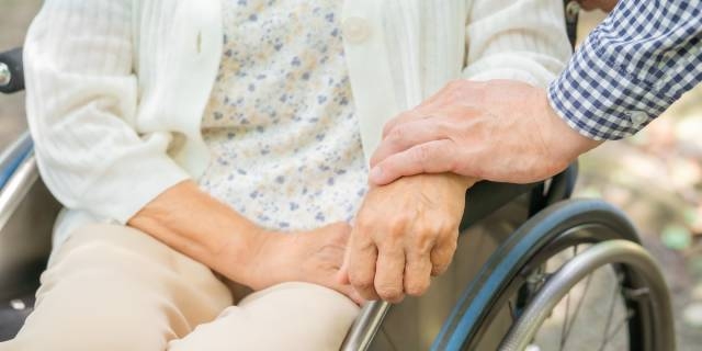 生活保護受けられず54歳息子が86歳母を「介護殺人」…貧困で追い詰められた親子はどうすれば“救われた”のか【行政書士解説】 | 弁護士JPニュース