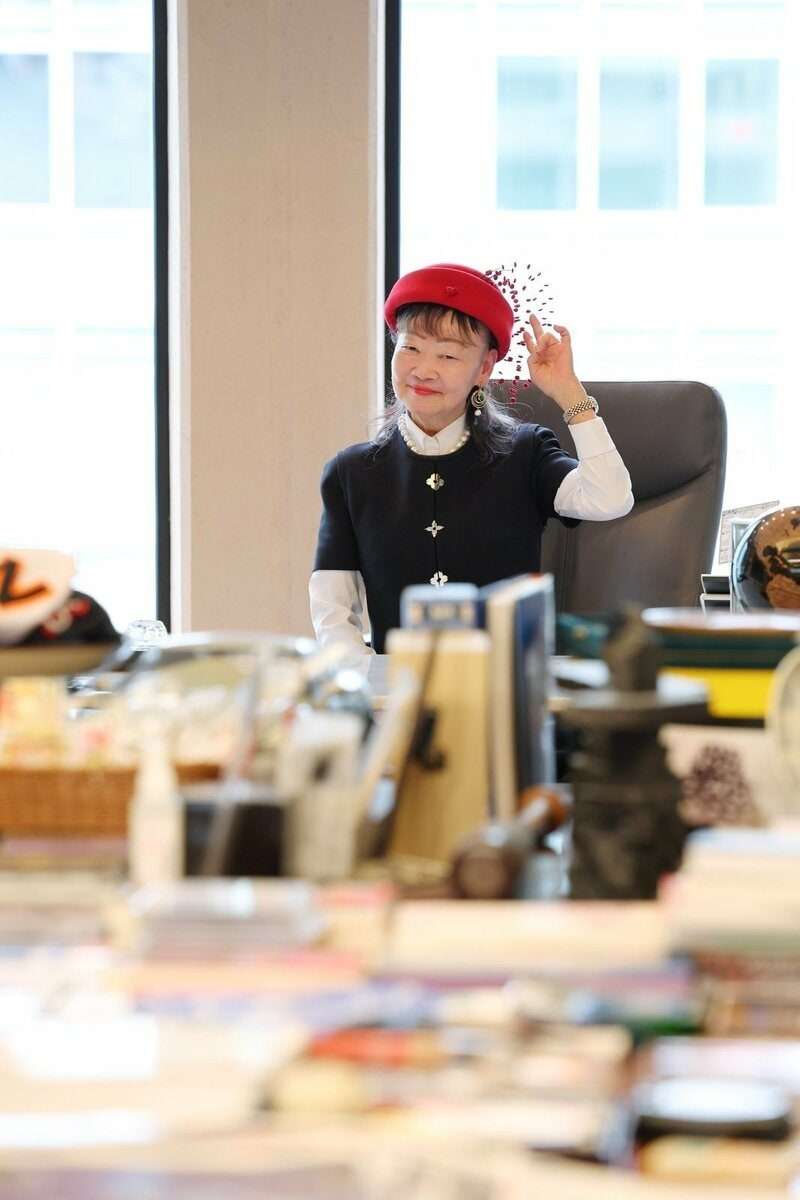 アパホテル・元谷芙美子社長はミニスカート姿で現れ、驚きの貯蓄額を明かす　「宵越しの金は持たない」主義の理由 | 概要 | AERA dot. (アエラドット) 