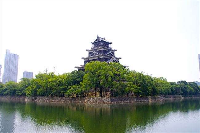 原爆で倒壊した天守、平和のシンボルへ　広島城（２） | 朝日新聞デジタルマガジン＆[and]