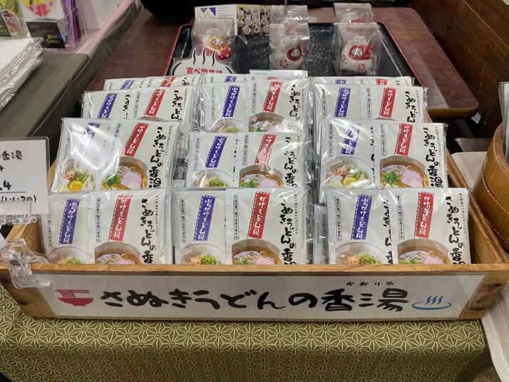 香川県ではついに「人」もうどんに…？“うどん入浴剤”を発売した道の駅の挑戦