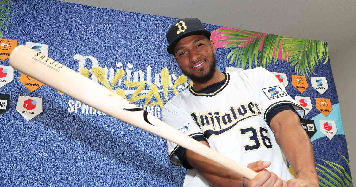 オリックスの新外国人オリバレスが入団会見　愛称は「オリックスのオリで！」　メジャー通算29発の右の長距離砲 - サンスポ