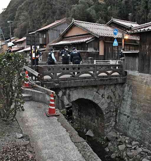 世界遺産・石見銀山遺跡で転落事故、観光客の女性が死亡　もたれかかった防護柵が折れ…4メートル下の川に転落か