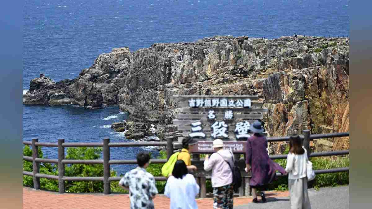 白浜の三段壁へと行先告げた乗客に「悩みとかあるんか？」…自殺防いだタクシー運転手に感謝状 : 読売新聞