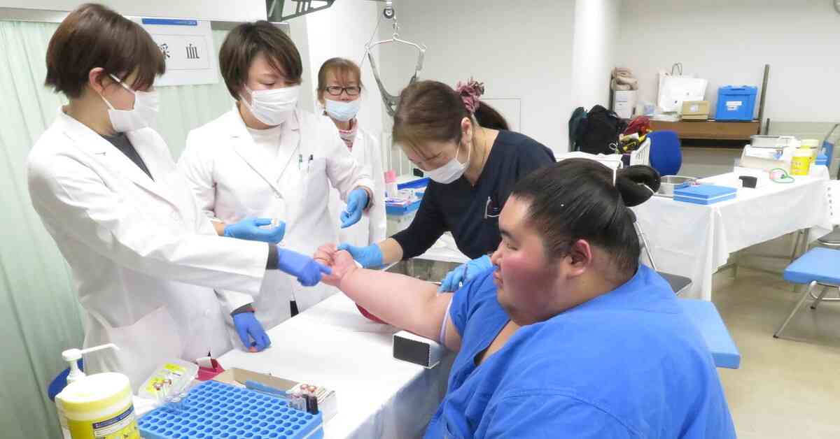 体重220キロ力士　採血で血管見つからず　約45分、3針目「ずっとここにいることになるかと」