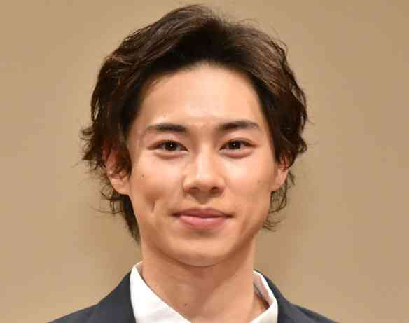戸塚純貴、愛用腕時計は父親から譲り受けた高級クロノグラフ「あえて譲ってくれたのかも…」（オリコン） - Yahoo!ニュース