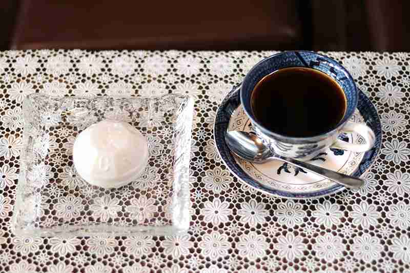 【堺筋本町】レトロ喫茶店『ゼー六』で名物「アイスモナカ」を堪能
