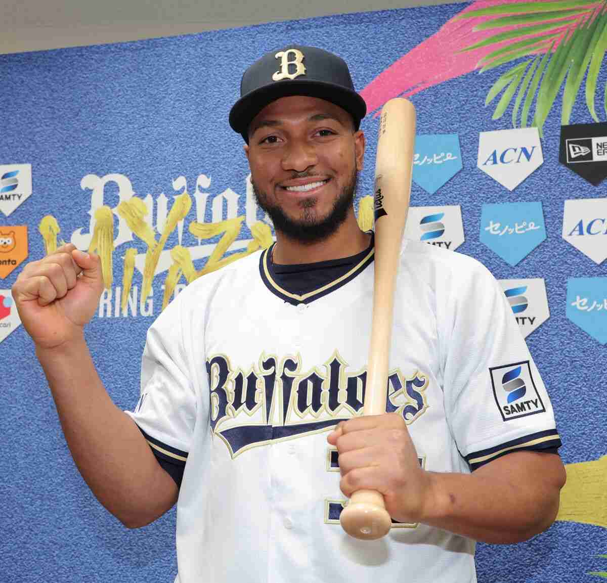 【オリックス】オリにオリバレスが来た！新外国人のエドワード・オリバレスが入団会見…「オリ」と呼んで - スポーツ報知