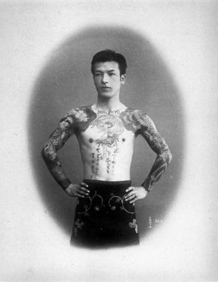 小泉進次郎氏、“超至近距離でにらまれる”写真公開「すっごい鋭い眼差し 何かを訴えてますね」「なかなか迫力のあるにらみ」