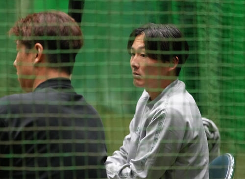 【西武】不倫謝罪の源田壮亮へ、炭谷銀仁朗「やりづらくてしょうがないからね～」愛のイジリ - プロ野球 : 日刊スポーツ