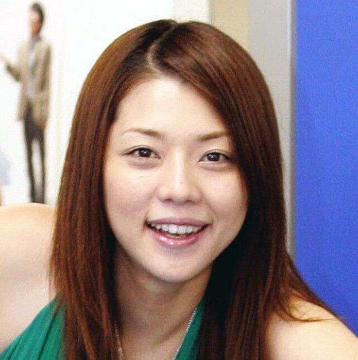 吉岡美穂、２５年間所属した事務所退社と独立を発表…夫はＩＺＡＭ、３児の母「支えに心から感謝」 - スポーツ報知