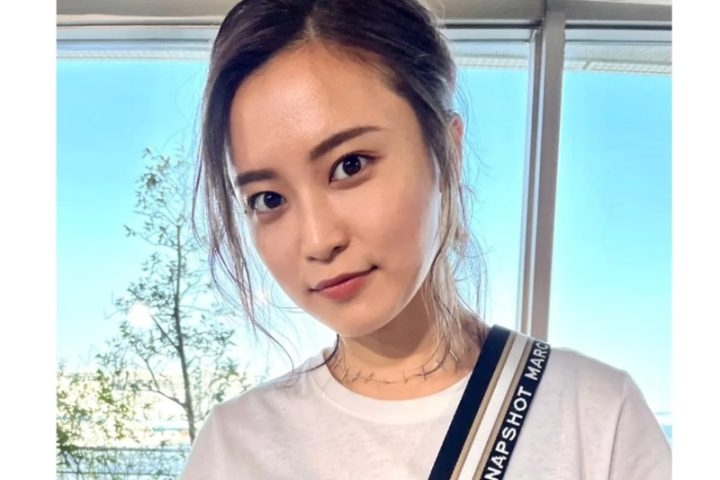 《夫の蘇生を信じ必死で…》小島瑠璃子「何度も心臓マッサージ」救急車到着まで繰り返した救命措置（女性セブンプラス） - Yahoo!ニュース