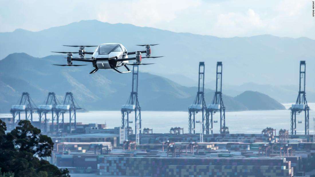 中国シャオペンの空飛ぶクルマ、初の飛行実験に成功　ドバイ - CNN.co.jp