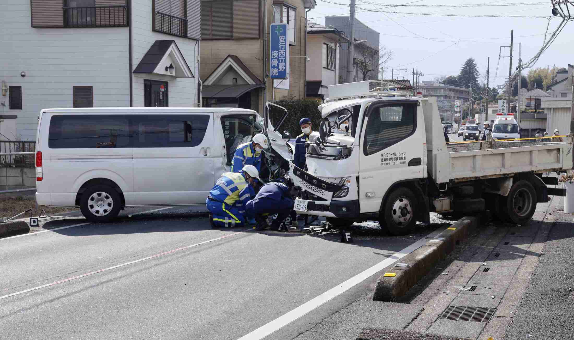 埼玉で車衝突、0歳児が意識不明　両親けが、他に1人搬送（共同通信） - Yahoo!ニュース