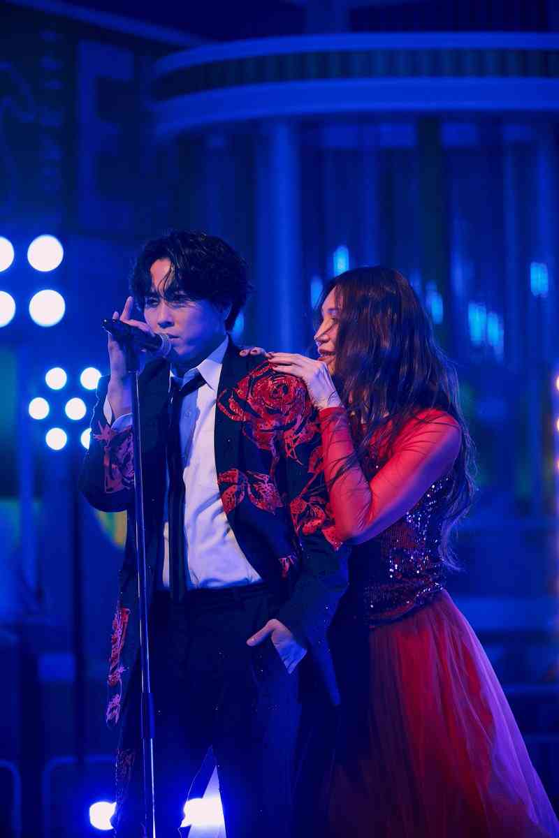 宮舘涼太「I・だって止まらない」『ラヴィット!』ステージショット&オフショットが公開!KABA.ちゃんと寄り添うムーディーなショットも