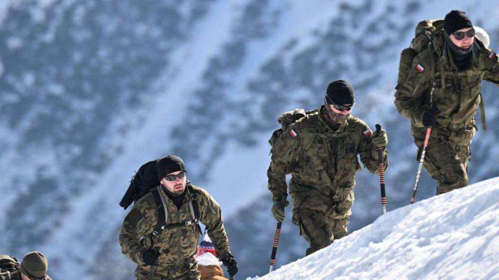 ポーランド首相、全成人男性への軍事訓練を義務化する方針発表（BBC News） - Yahoo!ニュース