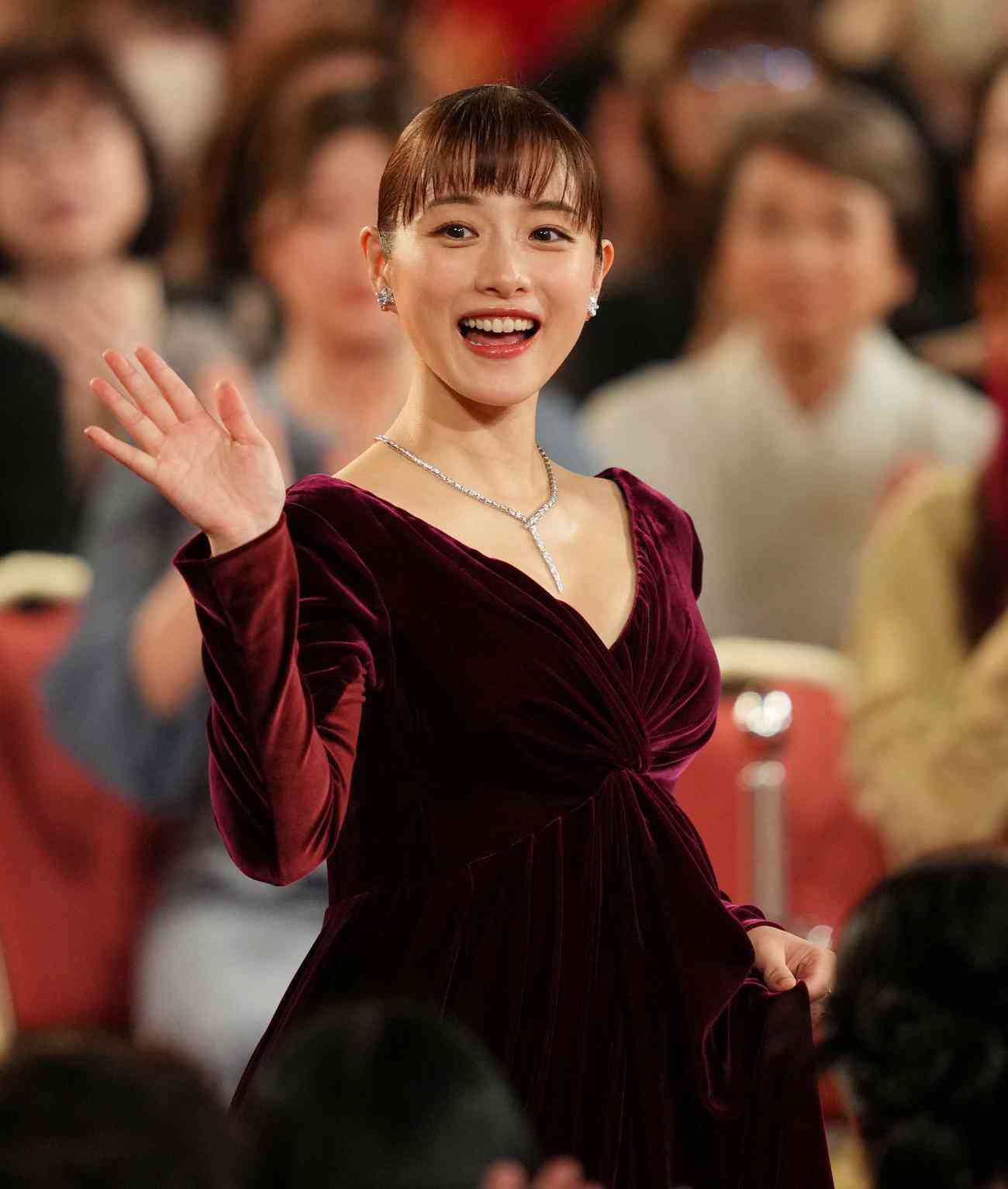 【日本アカデミー賞】第2子妊娠&今月で産休の石原さとみ「大丈夫です、元気です」授賞式に登壇