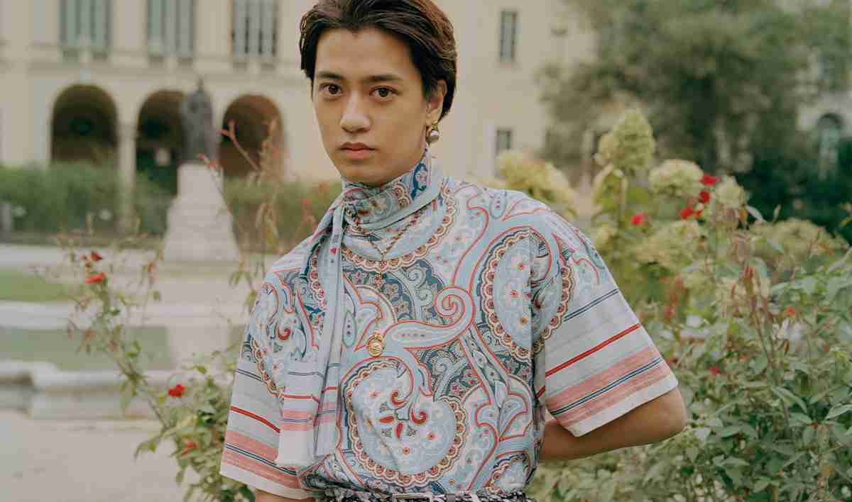 髙橋海人がエトロの最新コレクションをまとって登場──光の庭へ | GQ JAPAN