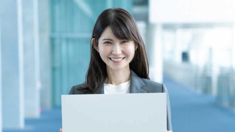 〈男女の賃金格差〉一部ではすでに逆転、若い世代は女性のほうが給与が高いとのデータも、立ちはだかる「子育てペナルティ」の壁 | 集英社オンライン | ニュースを本気で噛み砕け