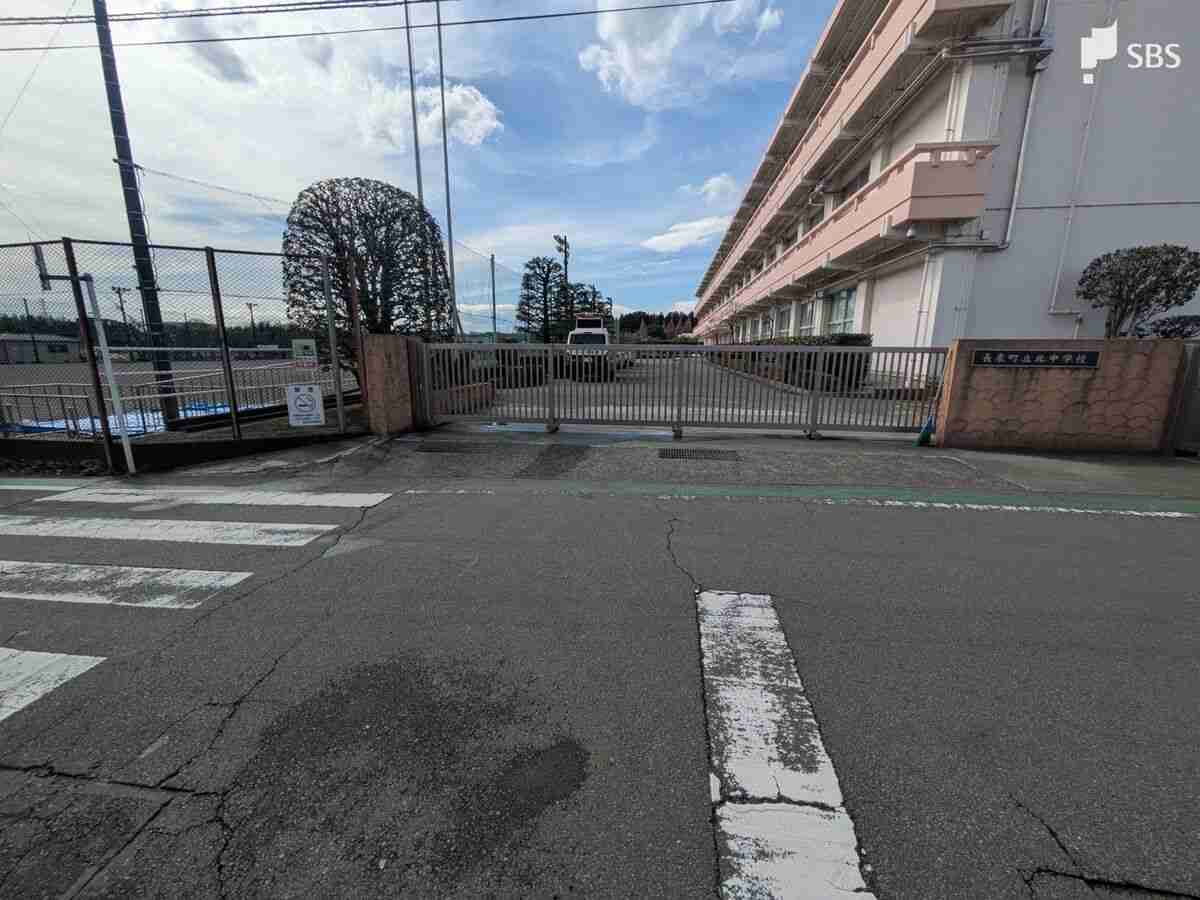 あすの卒業式前に…中学3年女子生徒が学校正門で車にはねられ重傷 車運転の高齢女性が死亡＝静岡・長泉町【速報】 | 静岡のニュース | SBSNEWS | 静岡放送