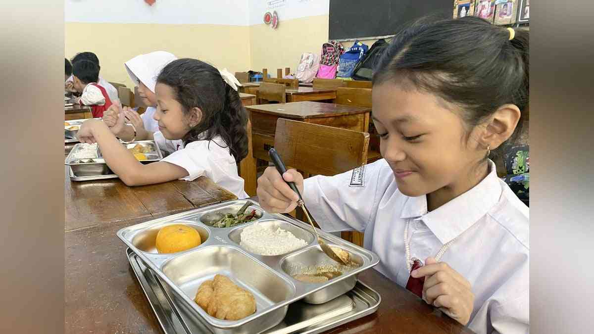 インドネシアの無料給食、石破首相が支援約束…新大統領の看板政策に米中も協力 : 読売新聞
