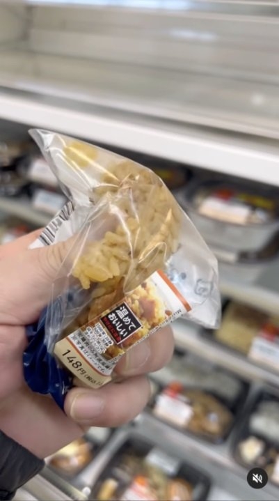 コンビニで商品握りつぶし棚に戻すインスタ動画を発信「にぎる君」が迷惑投稿を全削除　在日中国人の握りつぶしも話題｜ニュース｜ピンズバNEWS