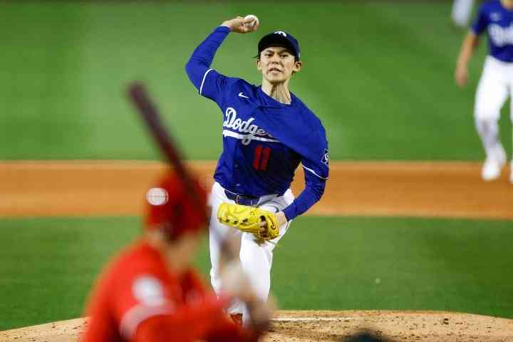 「佐々木朗希の才能は狂気の沙汰だ」MLBが震撼した“令和の怪物”のOP戦初登板。最速160キロの鮮烈デビューに衝撃「えげつないだろ…」 | THE DIGEST