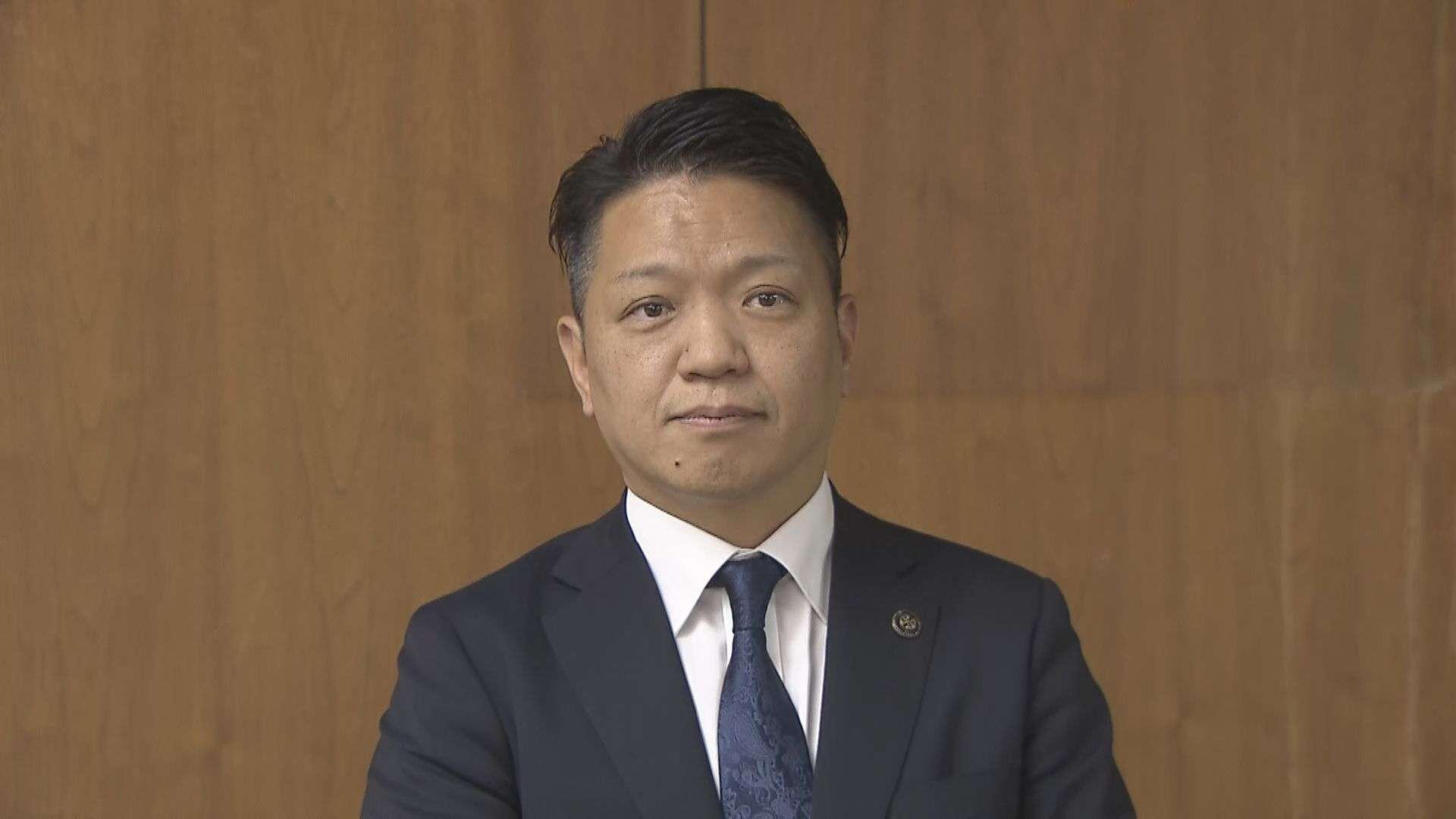 大阪・岸和田市長失職の公算大　「不倫発覚でも夫支える」市長の妻が市議初当選も…再度の不信任に賛成が過半数