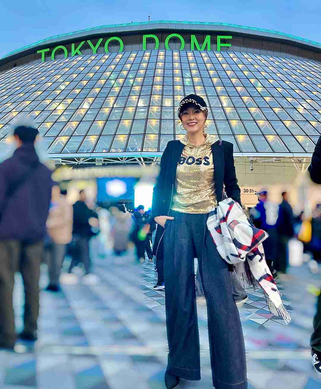 藤原紀香が東京ドームで観戦！ド派手コーデに反響「変に隠してなくて好き」「絶対に目立ってますねぇ～」