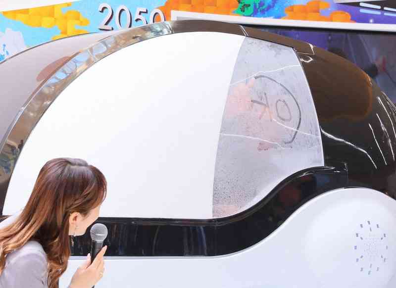 「気持ちいいです」　万博のミライ人間洗濯機、大阪・吉村知事が体験