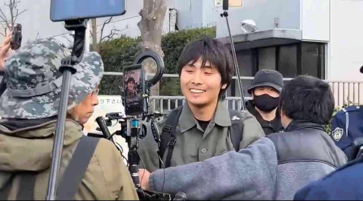 【独自】N党・立花党首を襲撃したナタの刃は紫色に塗られ…逮捕の宮西詩音容疑者「ばれないようナタに細工した」　閃光弾使い“目くらまし”も判明