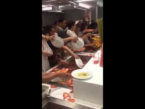 タイのバイキングでの中国人団体客のマナー Chinese Tourists
