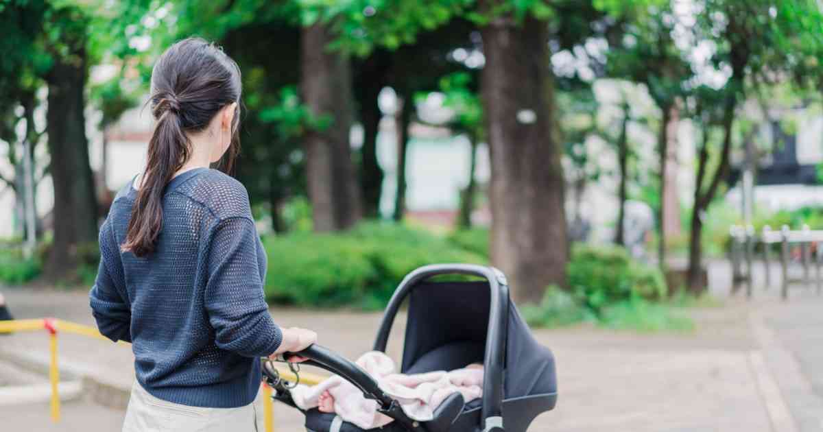 「子どもがいる女性は早く帰れてずるい」精神科医が語る子持ち様論争が危うい理由（内田 舞） | FRaU