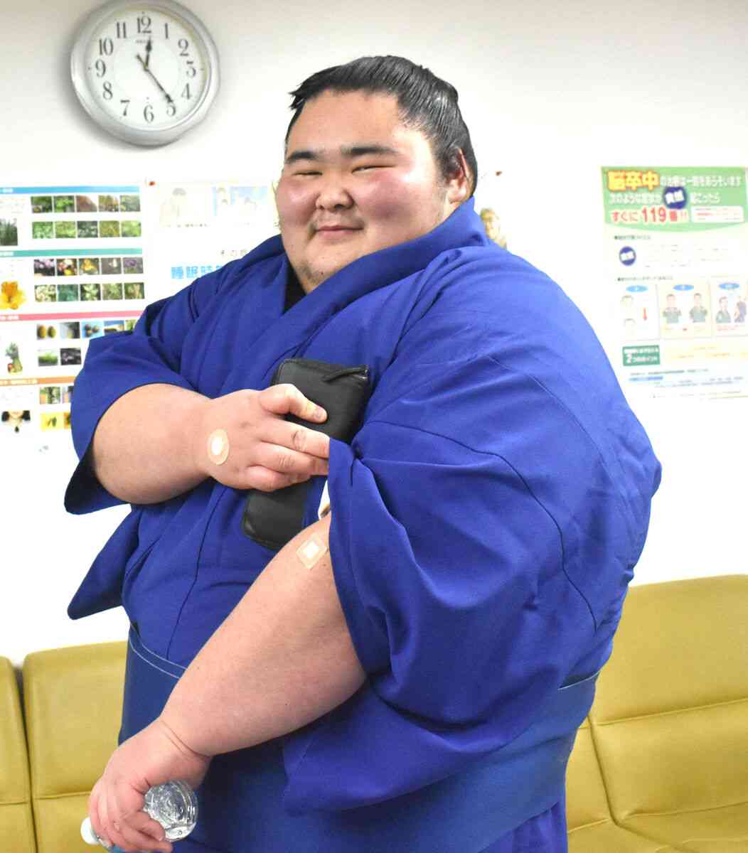 体重220キロの力士　減量宣言「健康のために落とさないと」…2月の検診で血管見つからず、採血に約45分