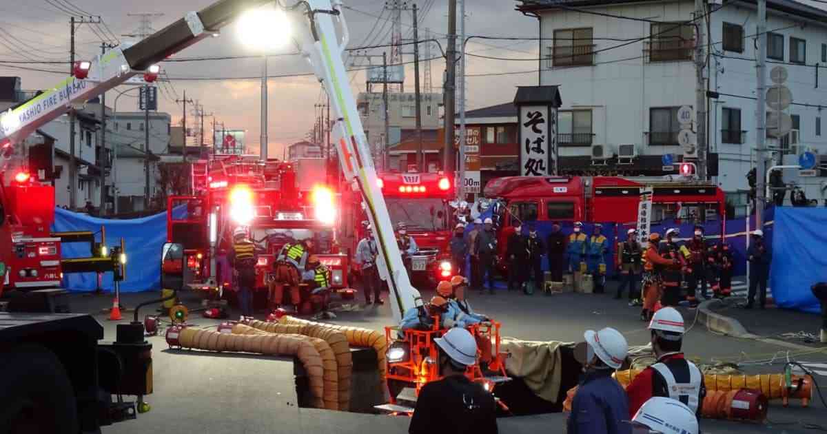 「別の方法もあった」いまだドライバー不明の八潮道路陥没事故で消防関係者が指摘した〝消防の不手際〟 | FRIDAYデジタル