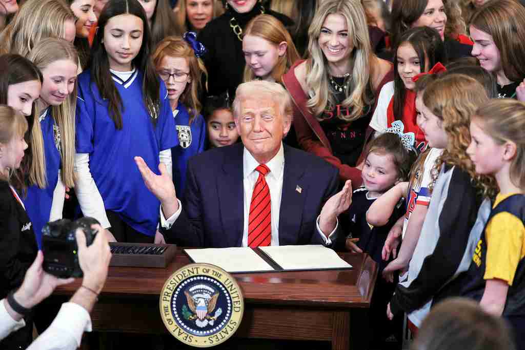 もはやメディアもお手上げ！トランプが繰り出す「Flood Zone」戦略、乱発される大統領令に打つ手はないのか 　Wedge ONLINE(ウェッジ・オンライン)