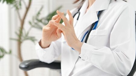 「正直、医学部受験よりも大変だった」婚活に苦悩する女性医師たちの“現実” …モテるのは男性医師だけという不平等さ（東洋経済オンライン） - Yahoo!ニュース