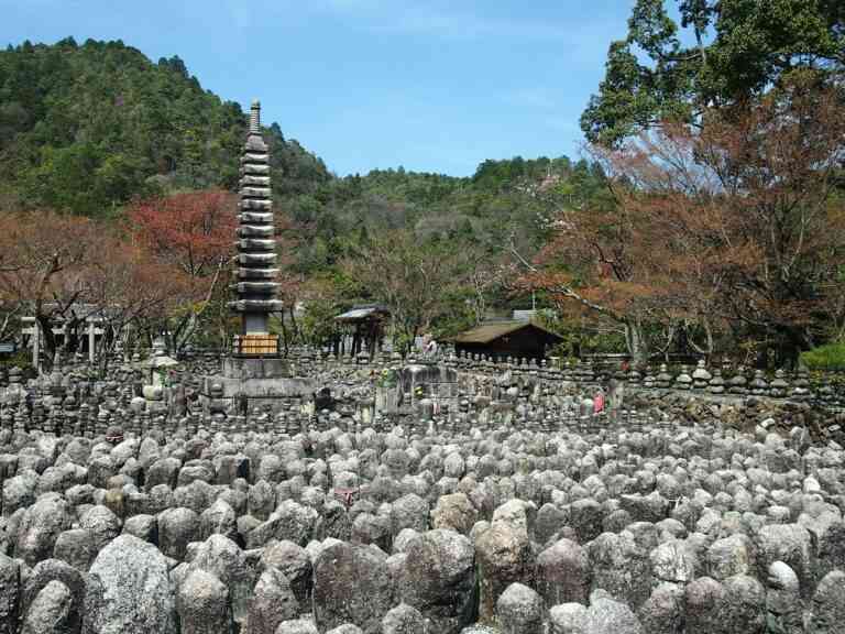 化野念仏寺はかつての風葬の地【京都の寺社100選】（右京区）│京都寺社ナビ