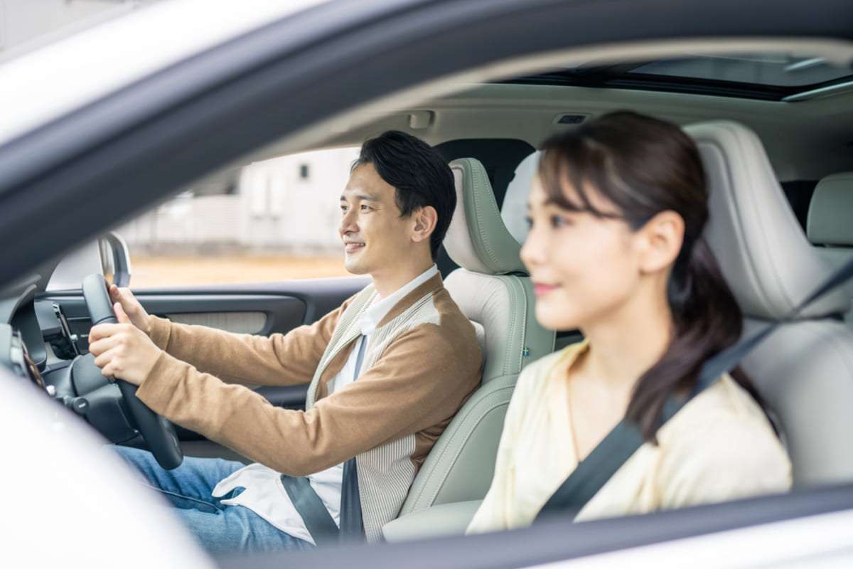 年収700万円の会社員、彼女とのデートに「軽自動車」はNGですか？ 最近SNSで「軽自動車に乗ってほしくない」という意見を見かけたので不安です。年収的に、もう少し「高い車」に乗るべきでしょうか？|ファイナンシャルフィールド|﻿その他暮らし