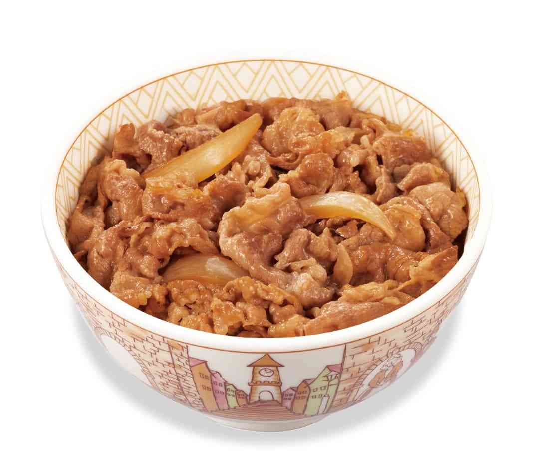 すき家、牛丼値上げ、並盛は480円でワンコイン維持、メガは50円値上げし1,000円突破、カレー並盛は490円維持、国産米や牛肉の高値を背景に実施