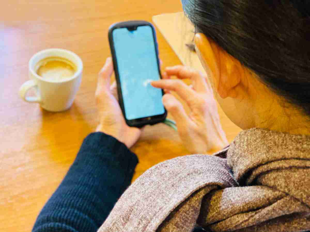 賛否両論の「スマホ注文」　飲食店が導入せざるを得ない「深刻な事情」　経営者が明かす「タブレット導入費用は1店舗600万円」 | デイリー新潮